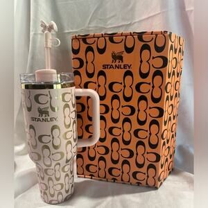 Stanley x Coach H2.0 FlowState Quencher tumbler 40 0z Pink